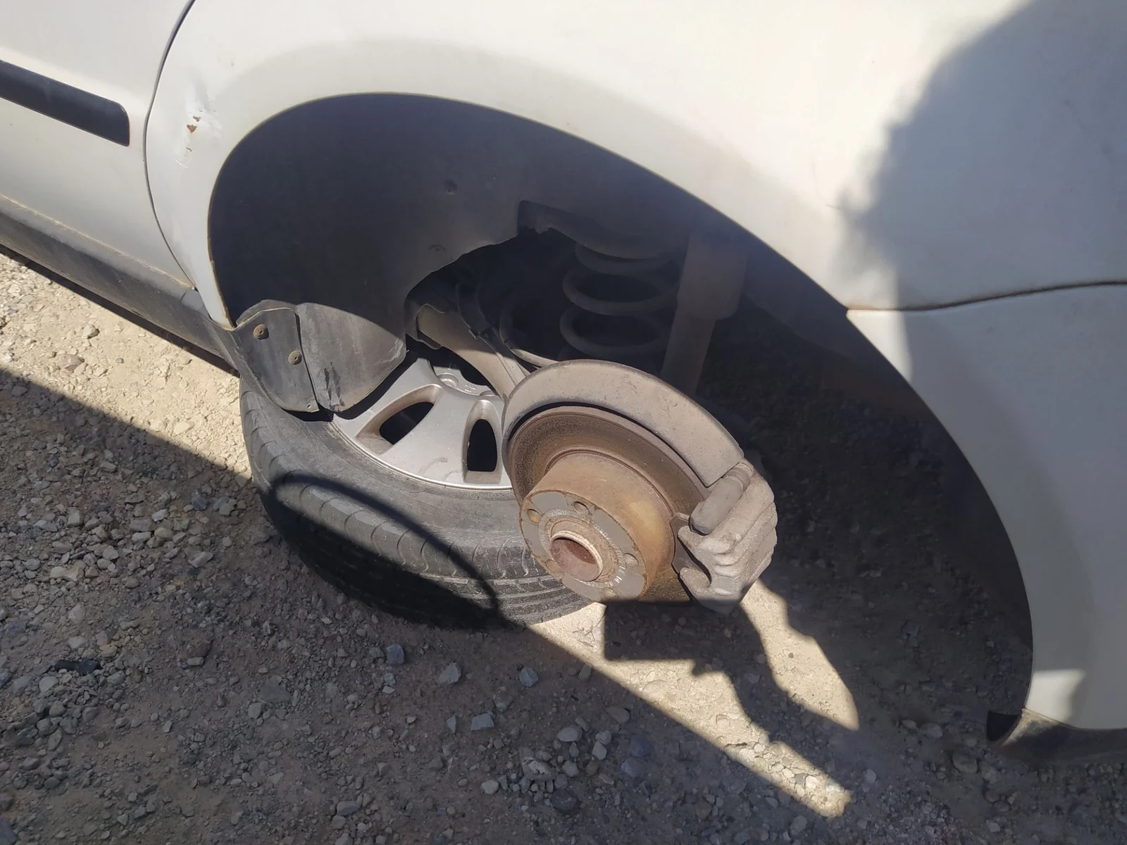 Foto de BIELETA ESTABILIZADORA TRASERA IZQUIERDA VOLKSWAGEN PASSAT BERLINA (3B3) 1.9 TDI (131 CV / 96 KW) referencia 4D0611021B