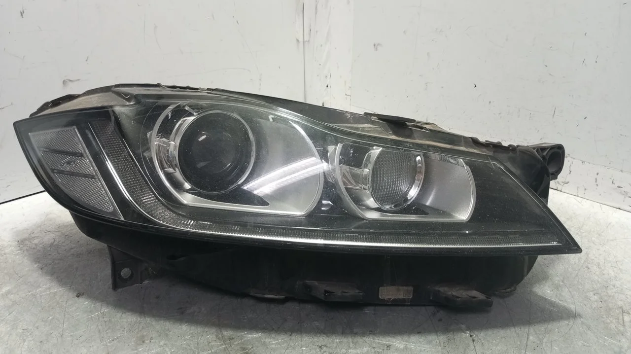Foto de FARO DERECHO JAGUAR XF 2.0 Diesel CAT (163 CV / 120 KW) referencia GX6313W029EE