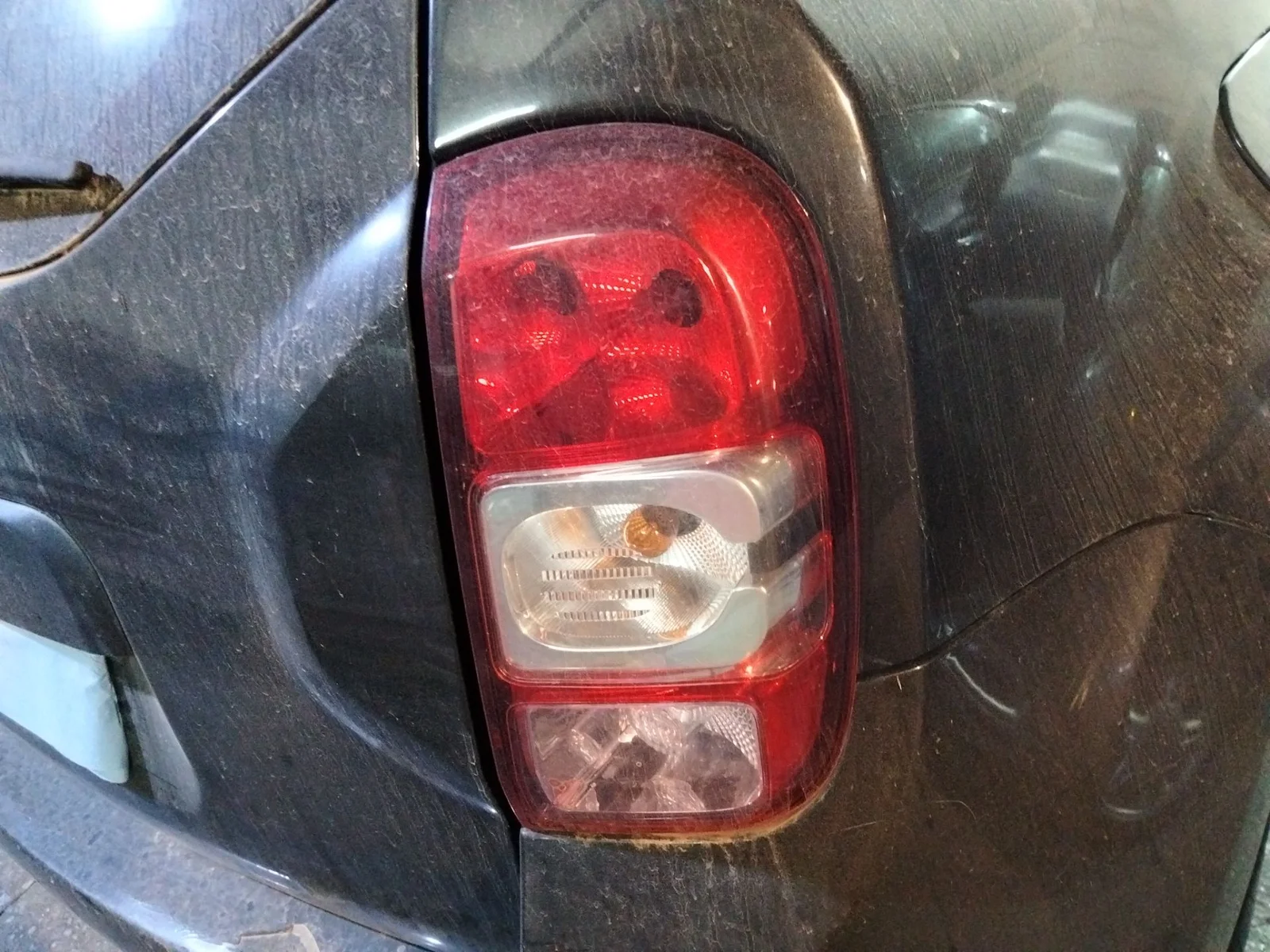 Foto de PILOTO TRASERO DERECHO DACIA DUSTER I 1.2 16V TCE CAT (125 CV / 92 KW) referencia 265506837R