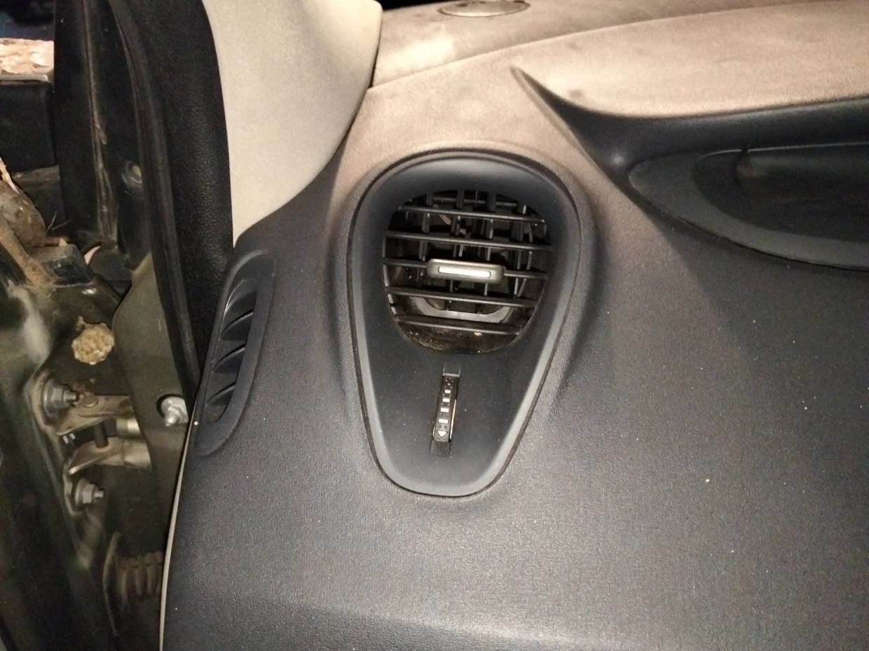 Foto de AIREADOR IZQUIERDO RENAULT SCENIC II (JM)