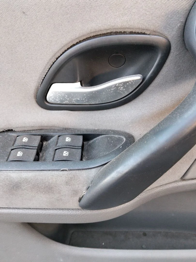 Foto de MANETA INTERIOR DELANTERA IZQUIERDA RENAULT LAGUNA II (BG0) 1.9 dCi Diesel CAT (101 CV / 74 KW) referencia 8200000723