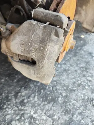 Foto de PINZA DE FRENO DELANTERA DERECHA AUDI A6 BERLINA (4B2) 2.5 V6 24V TDI (150 CV / 110 KW)