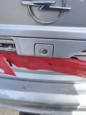 Foto de CERRADURA MALETERO / PORTON OPEL VECTRA B BERLINA 2.0 DTI (101 CV / 74 KW)