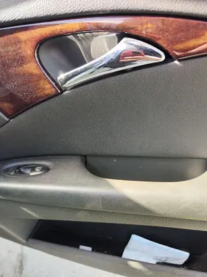 Foto de MANETA INTERIOR DELANTERA DERECHA MERCEDES-BENZ CLASE E (BM 211) BERLINA 3.0 CDI CAT (190 CV / 140 KW) referencia A2117200228 9E97