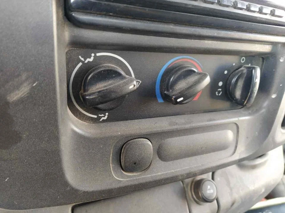 Foto de MANDO CALEFACCION / AIRE ACONDICIONADO FORD TRANSIT CAJA ABIERTA (FY) 2.4 TDE CAT (120 CV / 88 KW)
