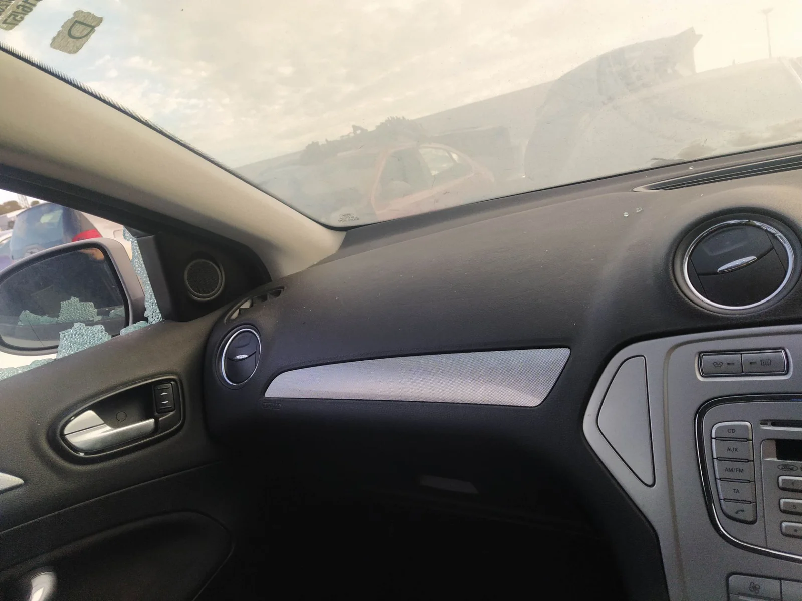Foto de GUANTERA FORD MONDEO BERLINA (CA2) 1.8 TDCi CAT (125 CV / 92 KW) referencia 1679782