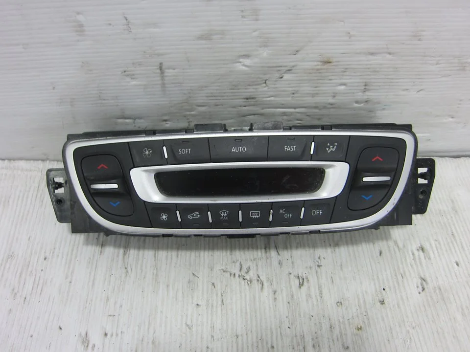 Foto de MANDO CLIMATIZADOR RENAULT SCENIC III (JZ) 1.6 dCi Diesel FAP (131 CV / 96 KW) referencia E1067995