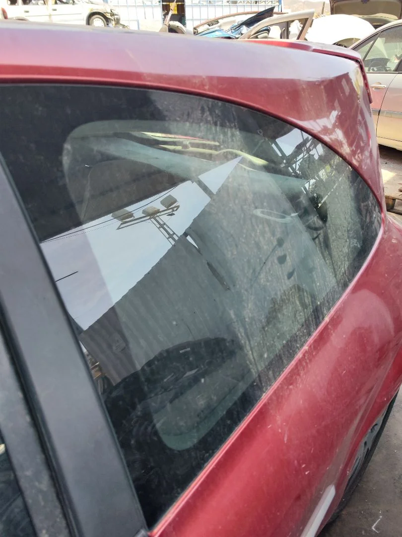 Foto de LUNA CUSTODIA TRASERA IZQUIERDA RENAULT MEGANE II BERLINA 3P 1.9 dCi Diesel (120 CV / 88 KW)