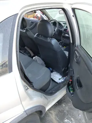 Foto de GOMAS CONTORNO PUERTA OPEL CORSA C 1.2 16V CAT (Z 12 XE / LW4) (75 CV / 55 KW)