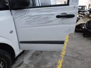 Foto de PUERTA DELANTERA IZQUIERDA MERCEDES-BENZ VITO MIXTO (639) 2.1 CDI CAT (109 CV / 80 KW) referencia A6397201005 foto 3