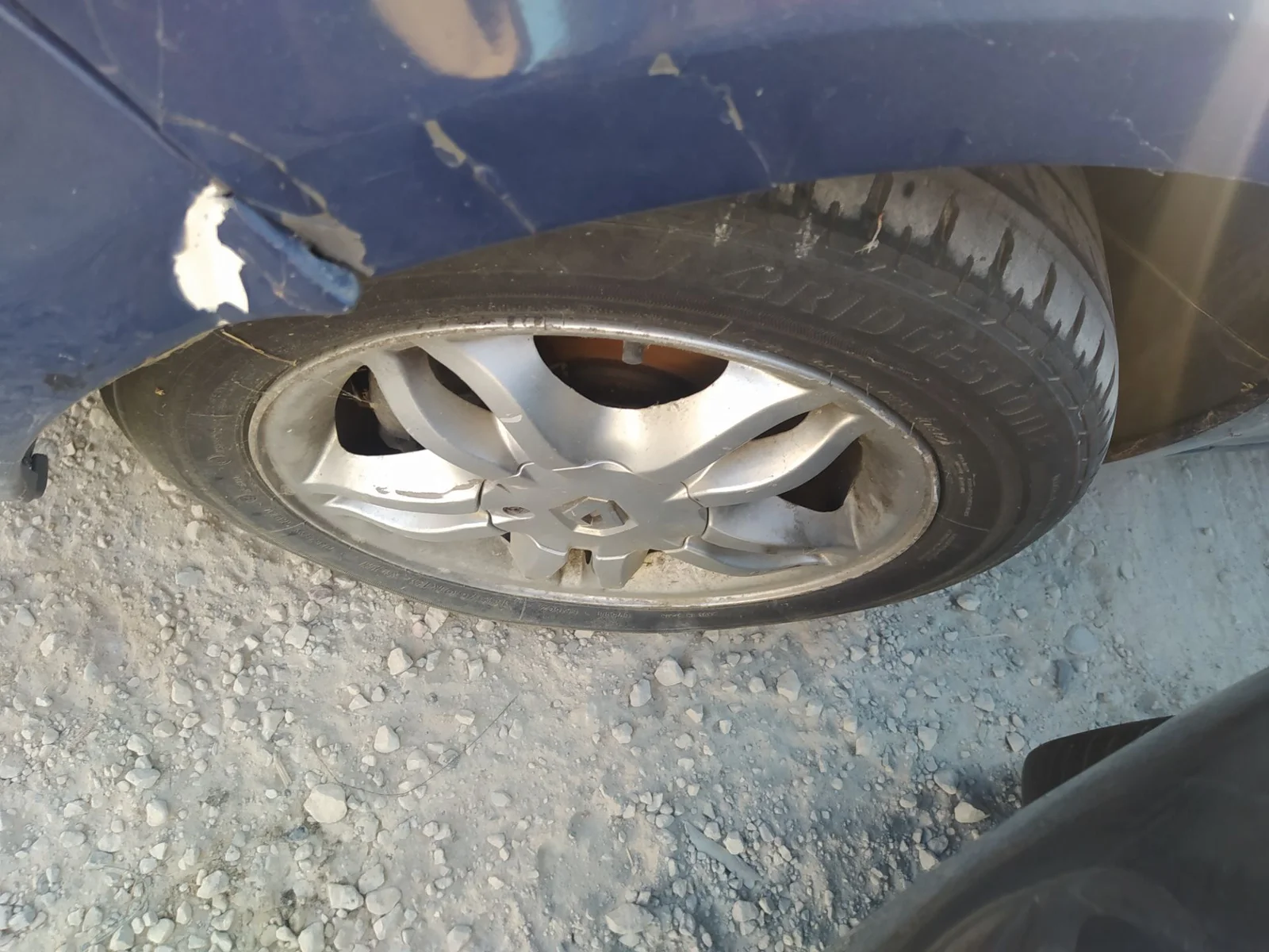 Foto de PASO RUEDA DELANTERO IZQUIERDO RENAULT CLIO III 1.2 16V (75 CV / 55 KW) referencia 8200334164