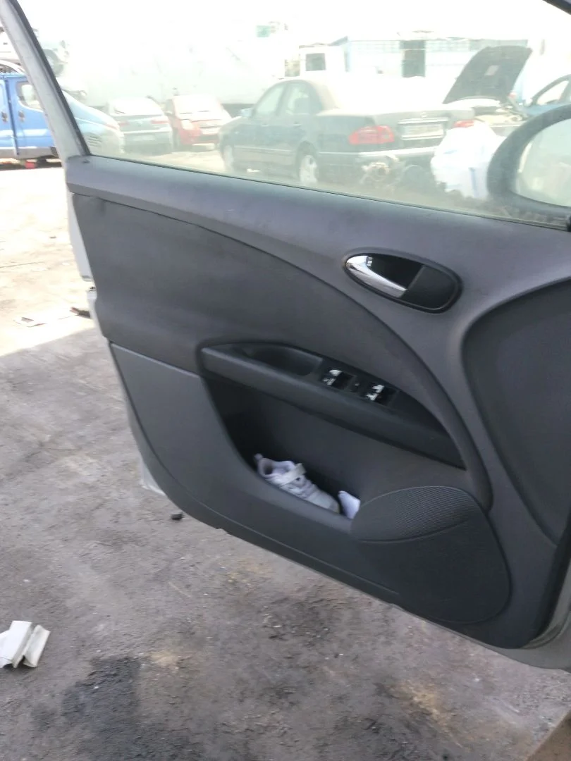 Foto de GUARNECIDO PUERTA DELANTERA IZQUIERDA SEAT ALTEA (5P1) 1.9 TDI (105 CV / 77 KW) referencia 5P0867011B 1UQ