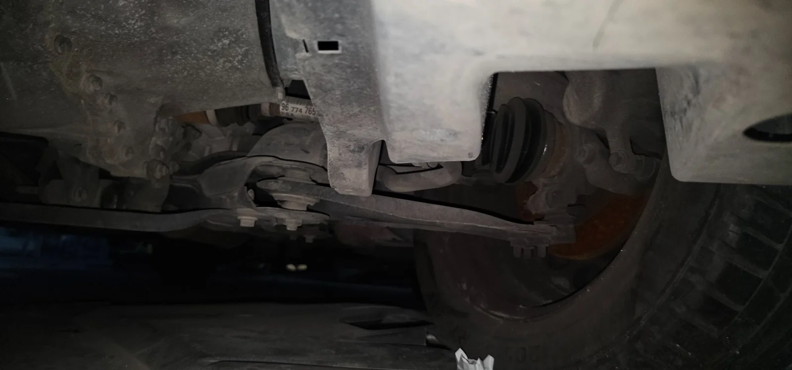 Foto de MANGUETA DELANTERA IZQUIERDA CITROEN C4 CACTUS 1.2 12V VTi (82 CV / 60 KW) referencia 364790