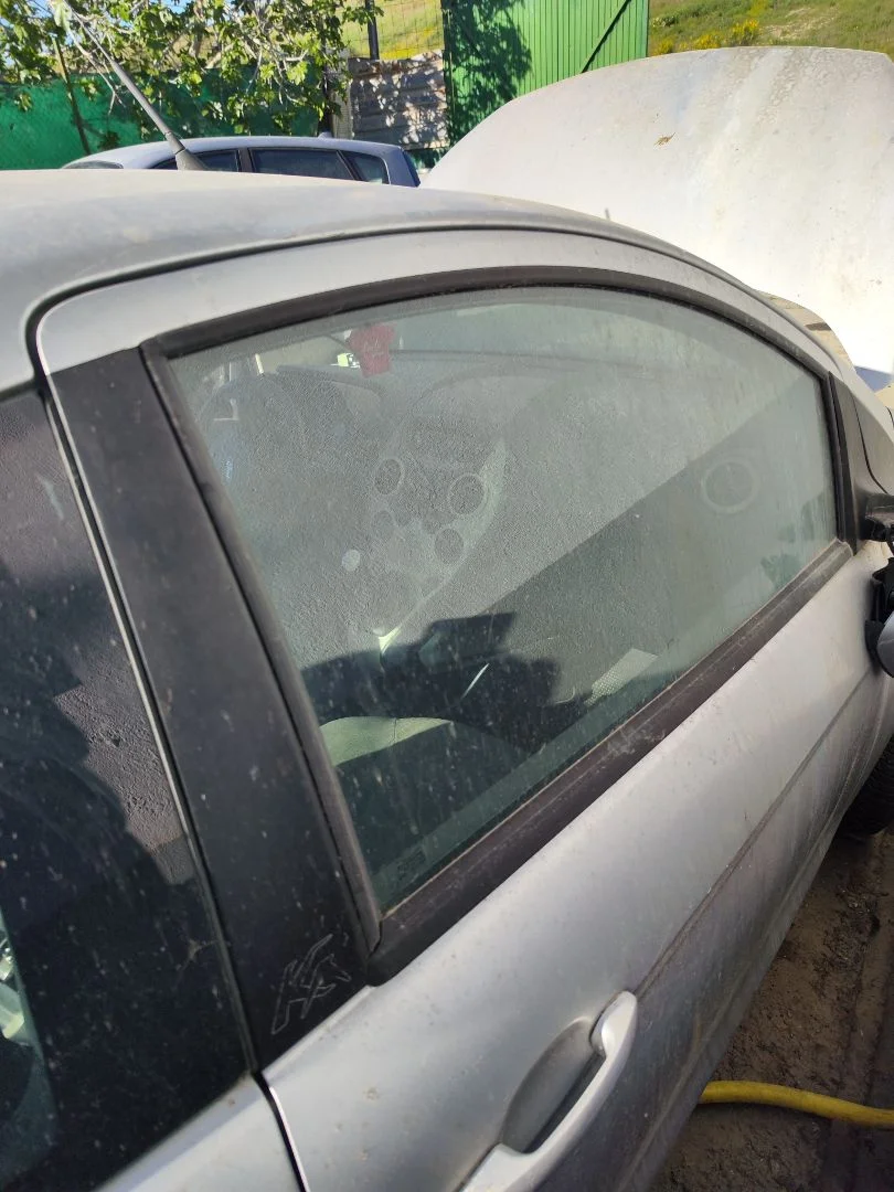 Foto de LUNA DELANTERA DERECHA FORD KA (CCU) 1.3 TDCi CAT (75 CV / 55 KW) referencia 1542423
