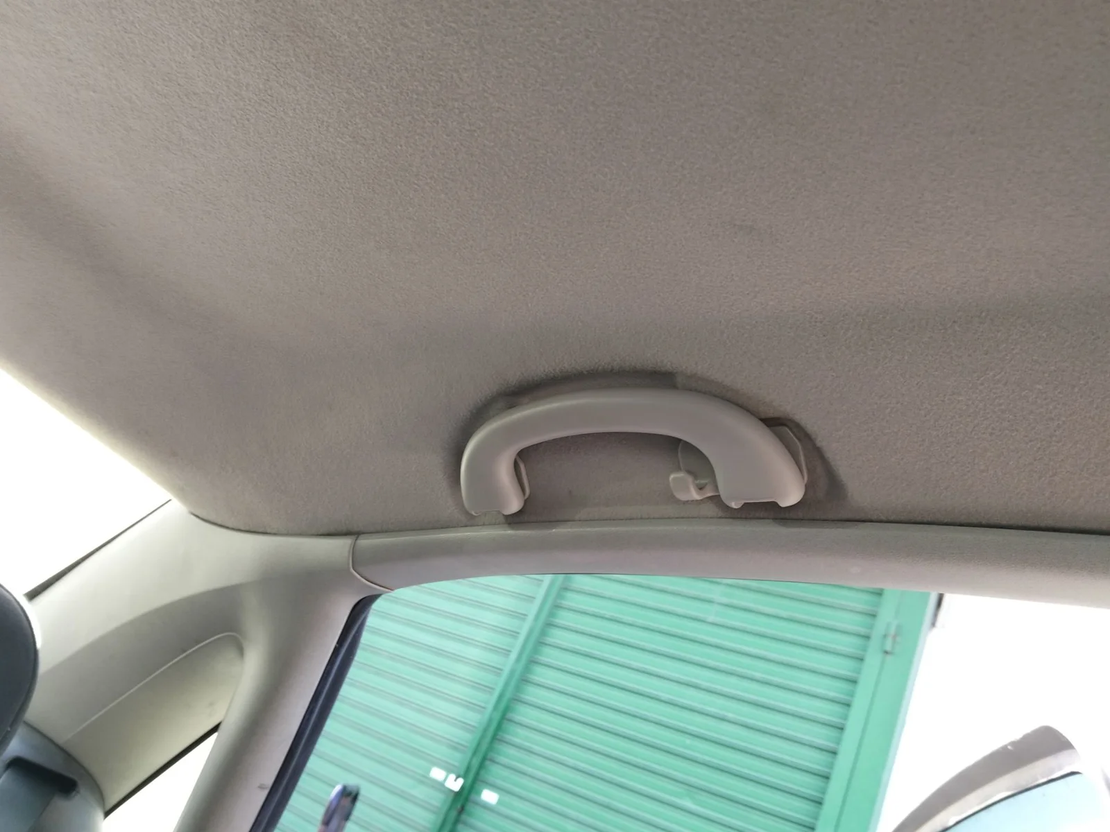 Foto de ASIDERO TECHO TRASERO IZQUIERDO FORD FOCUS BERLINA (CAK) 1.6 16V CAT (101 CV / 74 KW) referencia 1123468