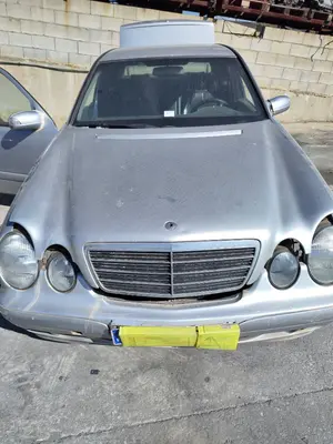 Foto de CAPO MERCEDES-BENZ CLASE E (BM 210) BERLINA 2.2 CDI CAT (143 CV / 105 KW) referencia A210880095728 foto 2