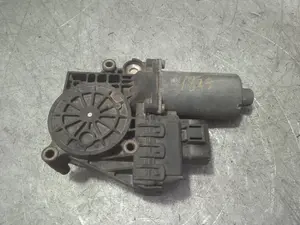 Foto de MOTOR ELEVALUNAS TRASERO IZQUIERDO AUDI A6 BERLINA (4B2) 2.4 V6 30V (165 CV / 121 KW) referencia 0130821784 foto 2