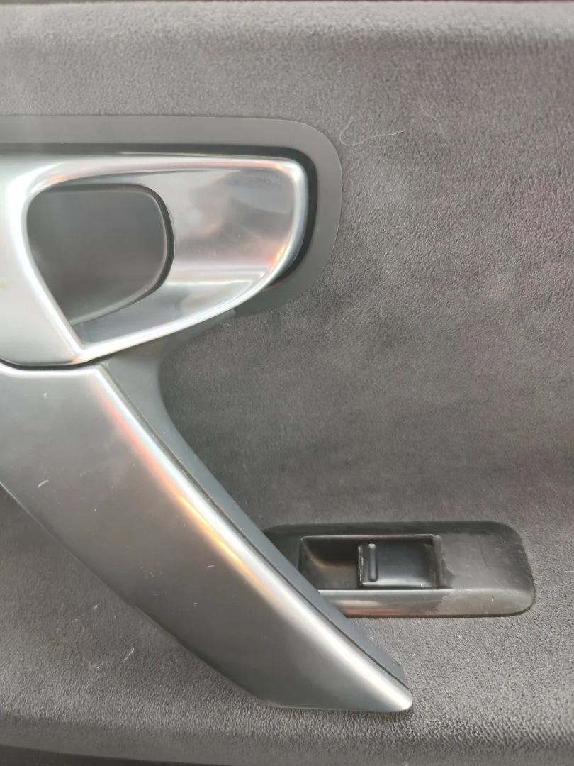 Foto de MANETA INTERIOR TRASERA DERECHA NISSAN PRIMERA BERLINA (P12) 2.2 16V Turbodiesel CAT (126 CV / 93 KW) referencia 82670AV600