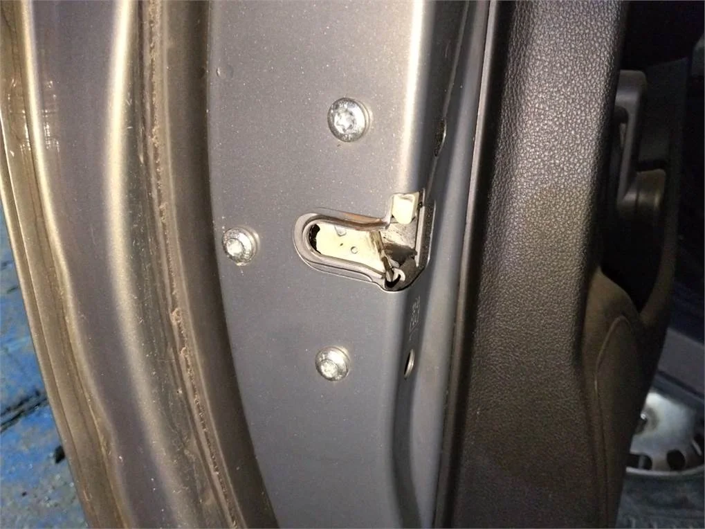 Foto de CERRADURA PUERTA TRASERA DERECHA OPEL MERIVA B