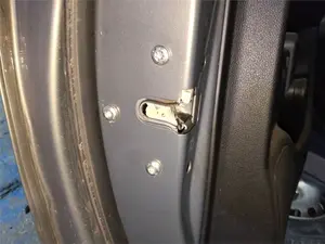 Foto de CERRADURA PUERTA TRASERA DERECHA OPEL MERIVA B