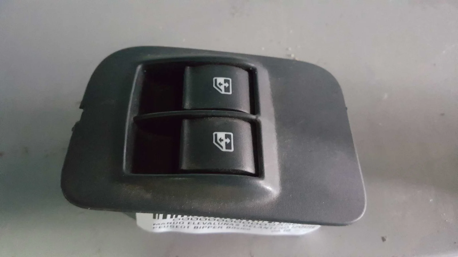 Foto de MANDO ELEVALUNAS DELANTERO IZQUIERDO PEUGEOT BIPPER 1.3 16V HDi FAP (75 CV / 55 KW)