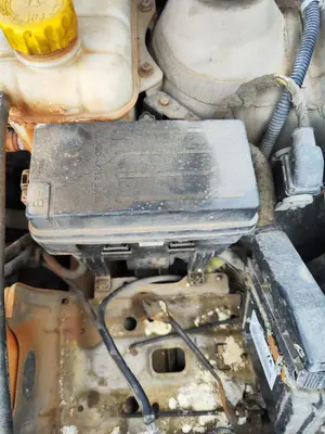 Foto de CAJA RELES / FUSIBLES CHEVROLET LACETTI 1.6 CAT (109 CV / 80 KW) referencia 96451738