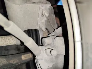 Foto de PINZA DE FRENO DELANTERA IZQUIERDA PEUGEOT 5008 1.6 HDi FAP CAT (9HZ / DV6TED4) (109 CV / 80 KW)