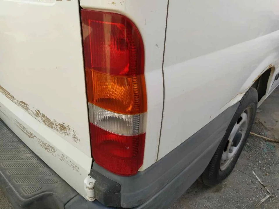 Foto de PILOTO TRASERO DERECHO FORD TRANSIT COMBI (FY) 2.0 TD CAT (75 CV / 55 KW)