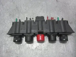 Foto de MANDO MULTIFUNCION AUDI TT COUPE/ROADSTER (8N3/8N9) 1.8 20V Turbo (180 CV / 132 KW) referencia 8N0941567 foto 4