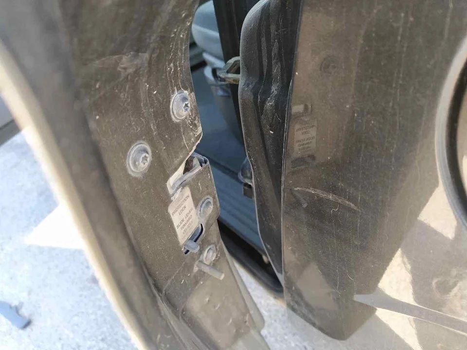 Foto de CERRADURA PUERTA LATERAL IZQUIERDA CHRYSLER VOYAGER (RG) 2.8 CRD CAT (150 CV / 110 KW)