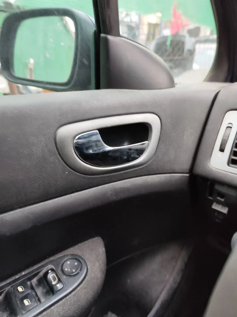 Foto de MANETA INTERIOR DELANTERA IZQUIERDA PEUGEOT 307 (S1)(04.2001) 1.6 16V CAT (109 CV / 80 KW)
