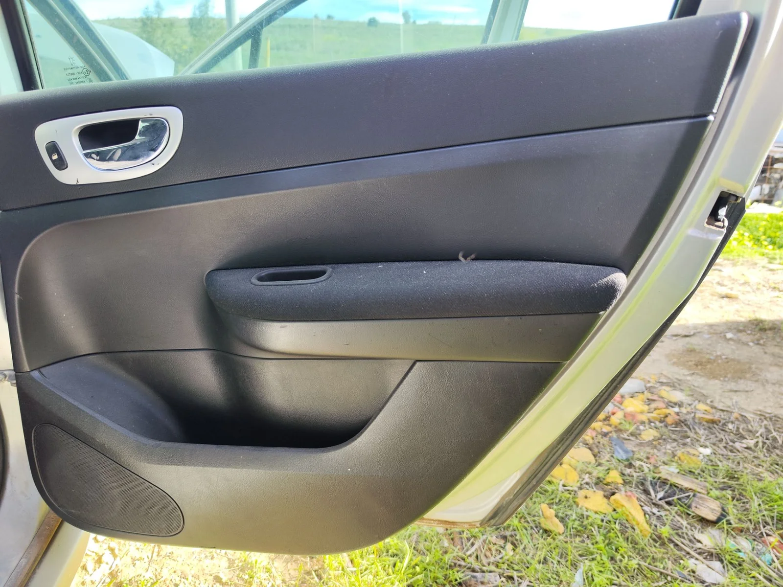 Foto de GUARNECIDO PUERTA TRASERA DERECHA PEUGEOT 307 BREAK/ SW (S2) 2.0 16V HDi FAP CAT (RHR / DW10BTED4) (136 CV / 100 KW)