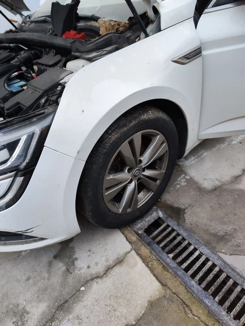 Foto de ALETA DELANTERA IZQUIERDA RENAULT TALISMAN SPORT TOURER 1.6 dCi Diesel FAP Energy (131 CV / 96 KW) referencia 631010315R