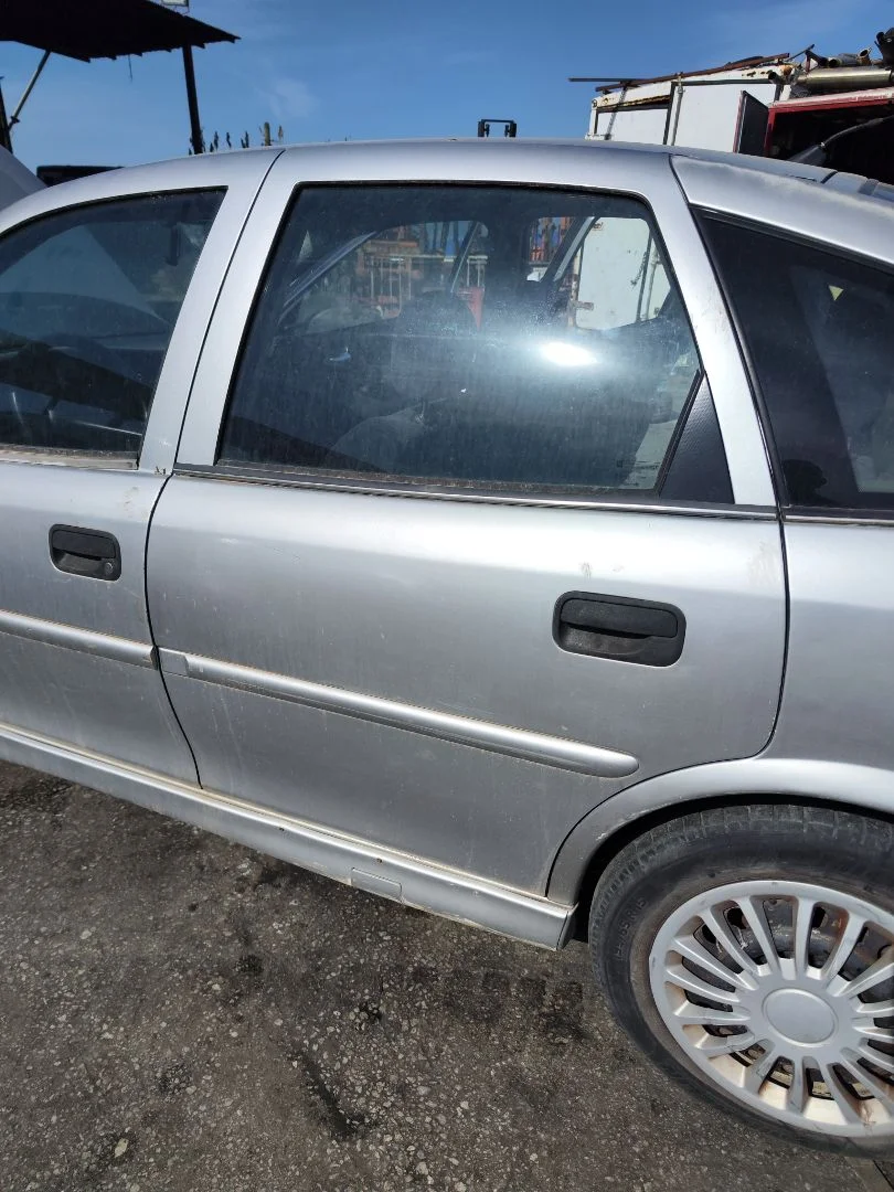 Foto de PUERTA TRASERA IZQUIERDA OPEL VECTRA B BERLINA 2.0 DTI (101 CV / 74 KW) referencia 9153659