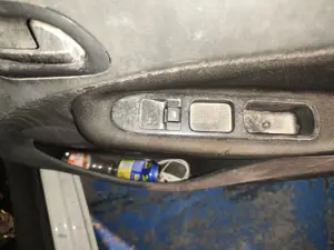 Foto de MANDO ELEVALUNAS DELANTERO DERECHO CITROEN C3 PICASSO 1.6 HDi FAP (92 CV / 68 KW) referencia 6554QK
