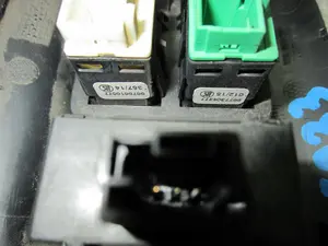 Foto de MANDO MULTIFUNCION CITROEN C-ELYSÉE 1.6 HDi FAP (92 CV / 68 KW) referencia 9674382577 foto 5
