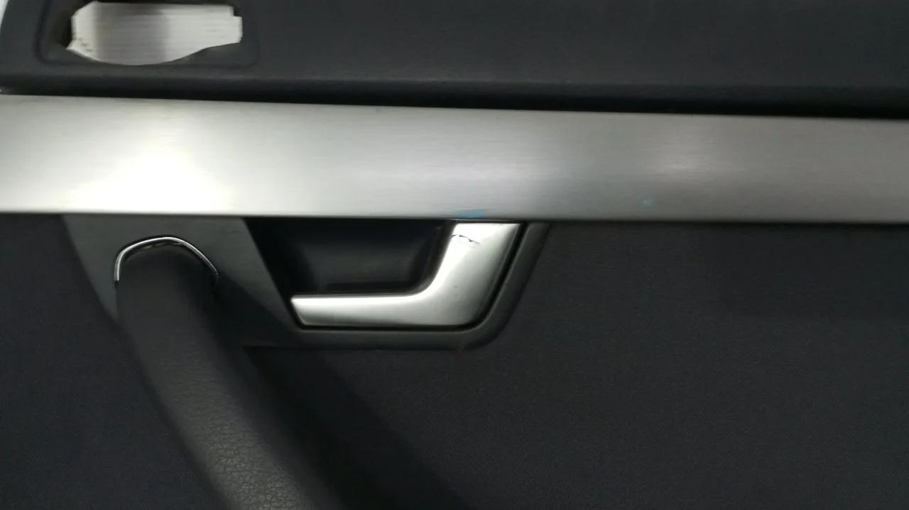 Foto de MANETA INTERIOR TRASERA DERECHA AUDI A4 BERLINA (8E) 2.0 16V TDI (170 CV / 125 KW) referencia 8E0839020