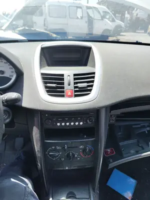 Foto de CONSOLA CENTRAL PEUGEOT 207 1.4  (73 CV / 54 KW)