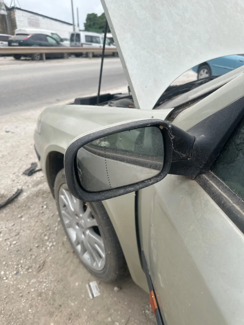Foto de RETROVISOR IZQUIERDO RENAULT LAGUNA II (BG0) 2.0 (135 CV / 99 KW)