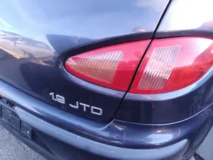 Foto de PILOTO TRASERO DERECHO INTERIOR ALFA ROMEO 147 (190) 1.9 JTD CAT (110 CV / 81 KW)