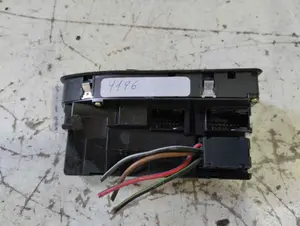 Foto de MANDO ELEVALUNAS TRASERO DERECHO BMW SERIE 5 BERLINA (E39) 2.5 24V CAT (170 CV / 125 KW) referencia 8368974 foto 2