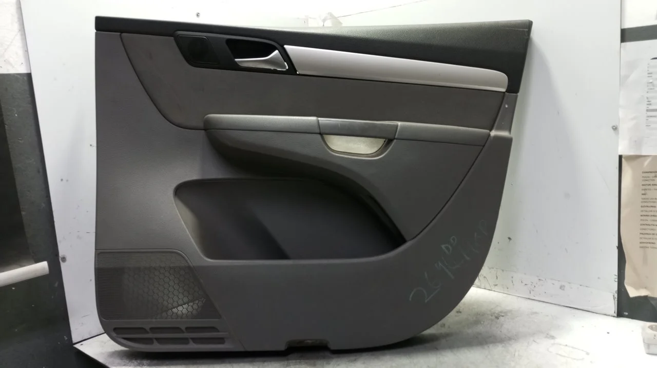 Foto de GUARNECIDO PUERTA DELANTERA DERECHA SEAT ALHAMBRA (710) 2.0 TDI (140 CV / 103 KW) referencia 7N1867012