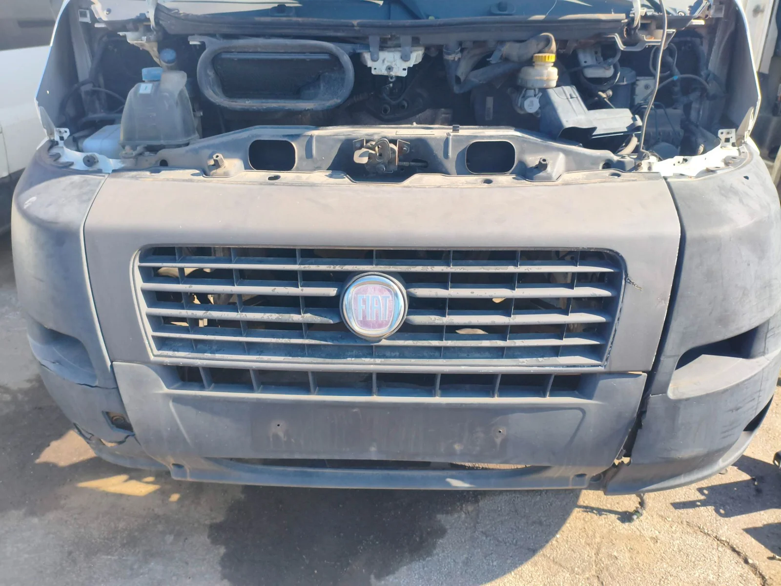 Foto de REJILLA DELANTERA FIAT DUCATO 3 FURGÓN 33 2.2 JTD CAT (101 CV / 74 KW)