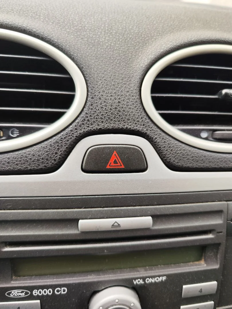 Foto de WARNING FORD FOCUS BERLINA (CAP) 1.6 TDCi CAT (90 CV / 66 KW)