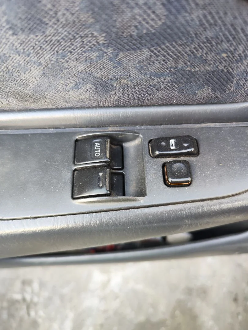 Foto de MANDO ELEVALUNAS DELANTERO IZQUIERDO TOYOTA COROLLA (E11) 2.0 Turbodiesel CAT (90 CV / 66 KW)