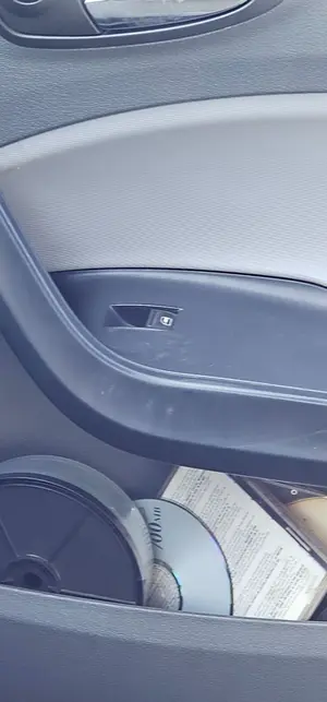 Foto de MANDO ELEVALUNAS DELANTERO DERECHO SEAT IBIZA BERLINA (6J5) 1.4 TDI (80 CV / 59 KW)