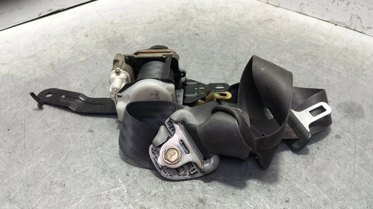 Foto de CINTURON SEGURIDAD DELANTERO IZQUIERDO MITSUBISHI GALANT BERLINA (E50) 2.5 V6 CAT (170 CV / 125 KW) referencia TKAB2EN226