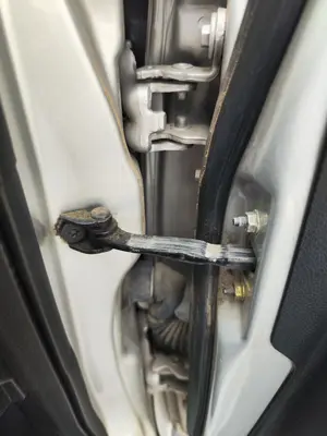 Foto de RETENEDOR PUERTA FORD FIESTA (CBK) 1.4 16V CAT (80 CV / 59 KW) referencia 1474245 foto 4