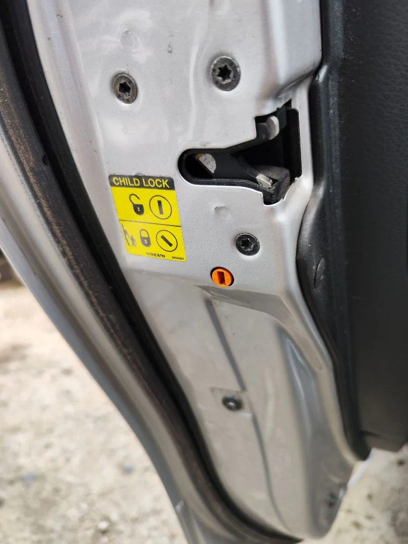 Foto de CERRADURA PUERTA TRASERA IZQUIERDA VOLVO S80 BERLINA 2.4 CAT (140 CV / 103 KW)