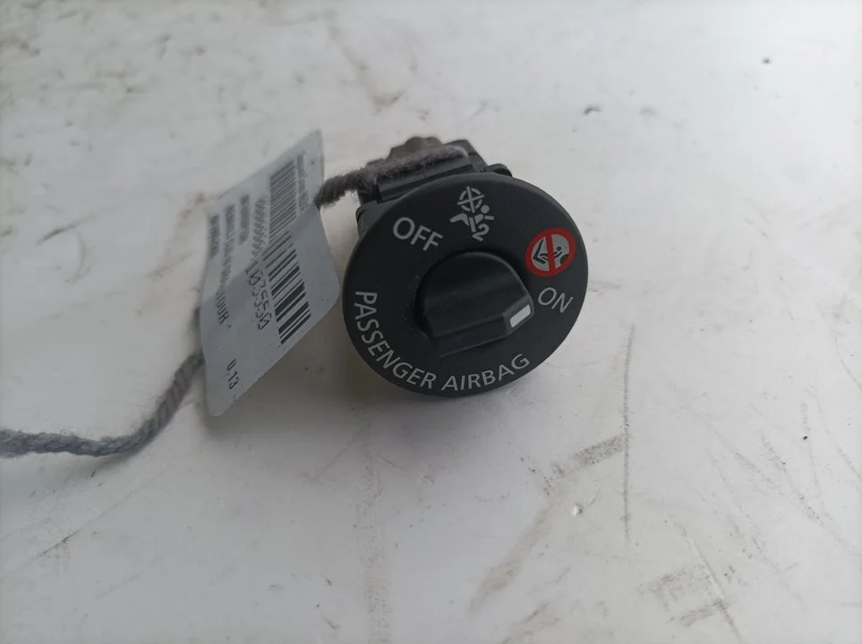 Foto de INTERRUPTOR RENAULT CLIO IV GRANDTOUR referencia 681995290R